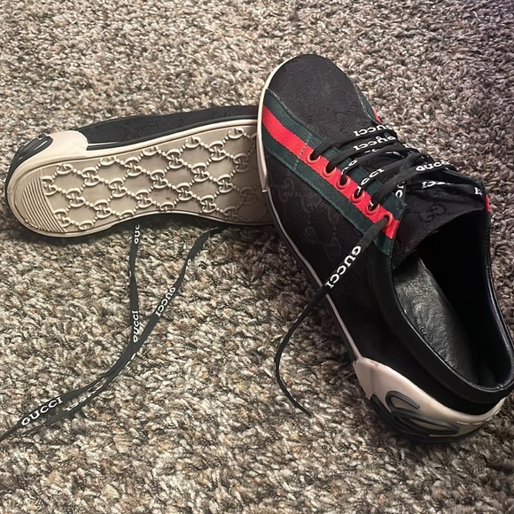 New pair of Guccis don’t even appear like they’ve been worn besides out the stor - Picture 5 of 5